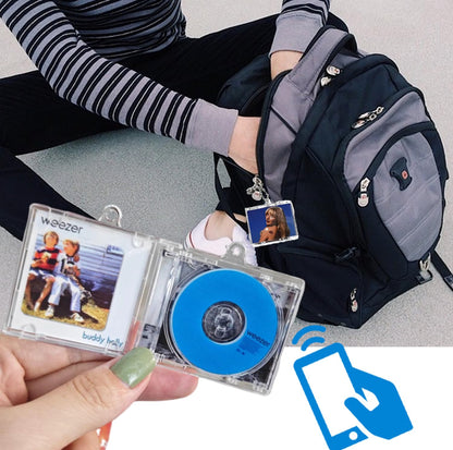 LLAVERO DE ALBUN MINI CD CON TECNOLOGÍA NFC.